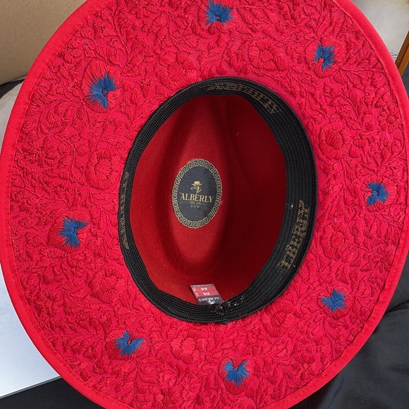 Wool hat - Picture 2 of 2